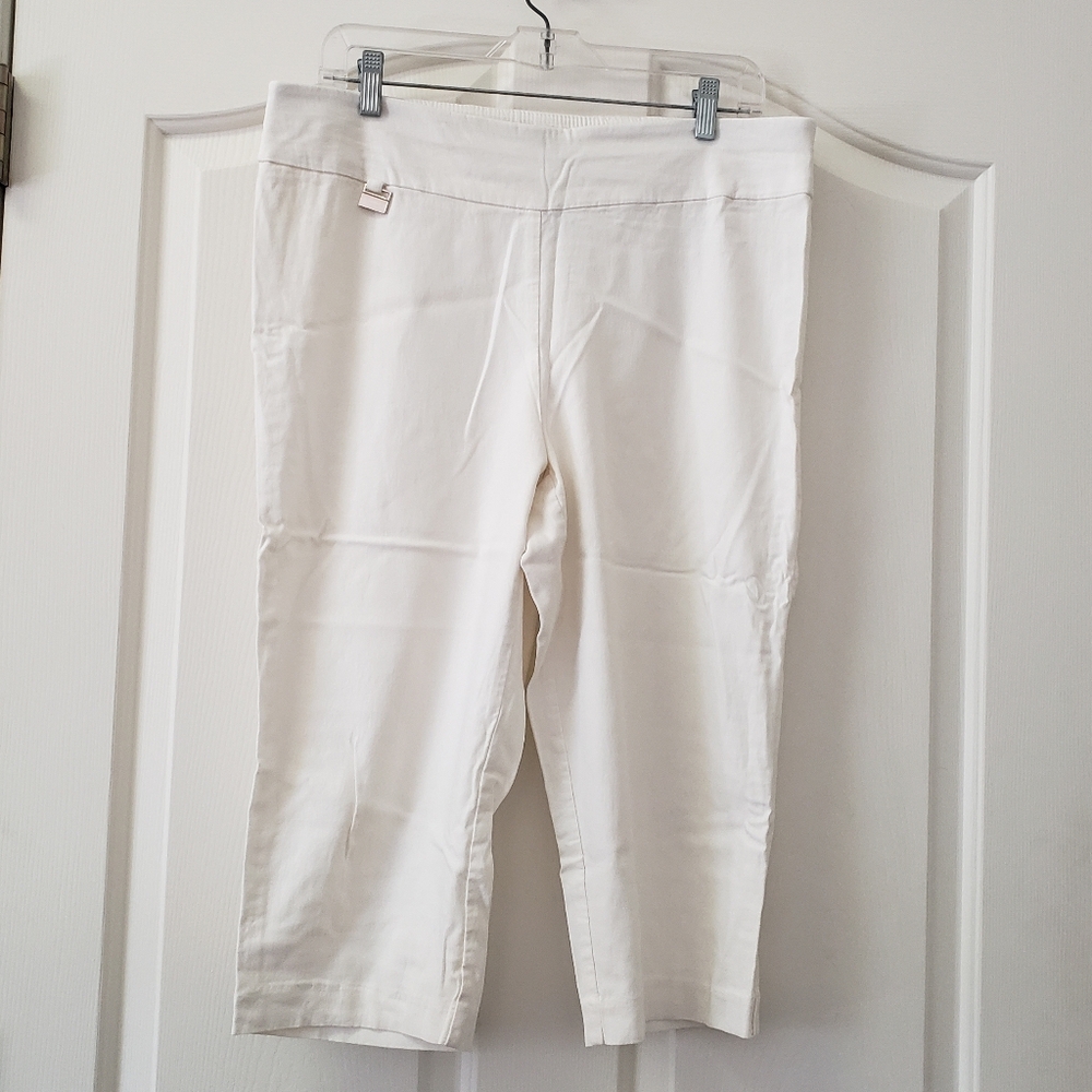 Alex & Olivia White Cropped Pants